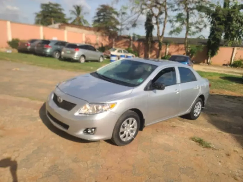Toyota Corolla   - 2009