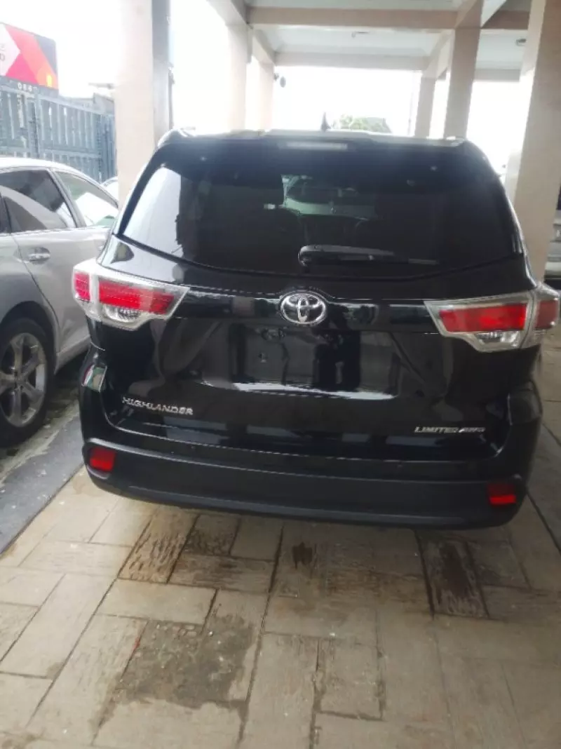 Toyota Highlander   - 2015