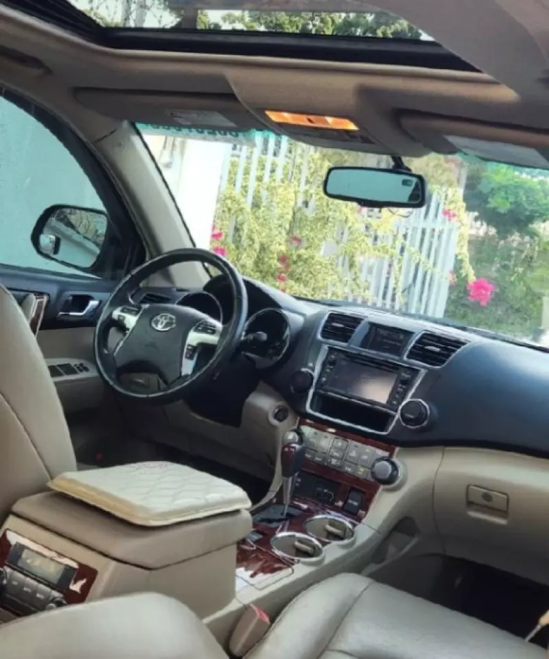 Toyota Highlander   - 2013