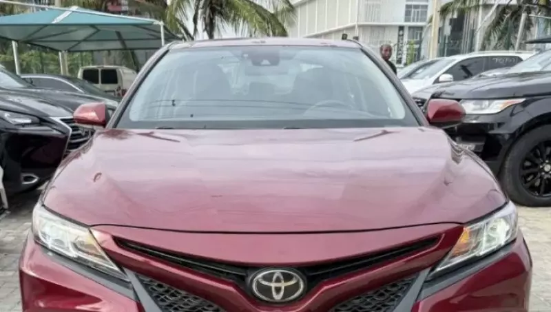 Toyota Camry   - 2018