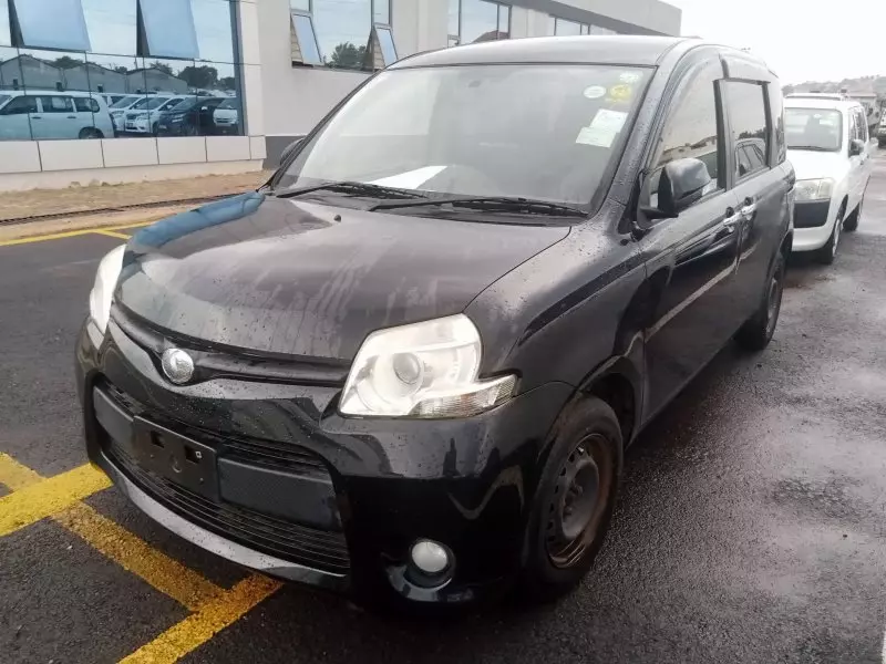Toyota Sienta   - 2013
