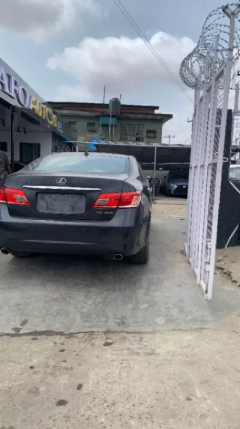 Lexus ES 250   - 2011