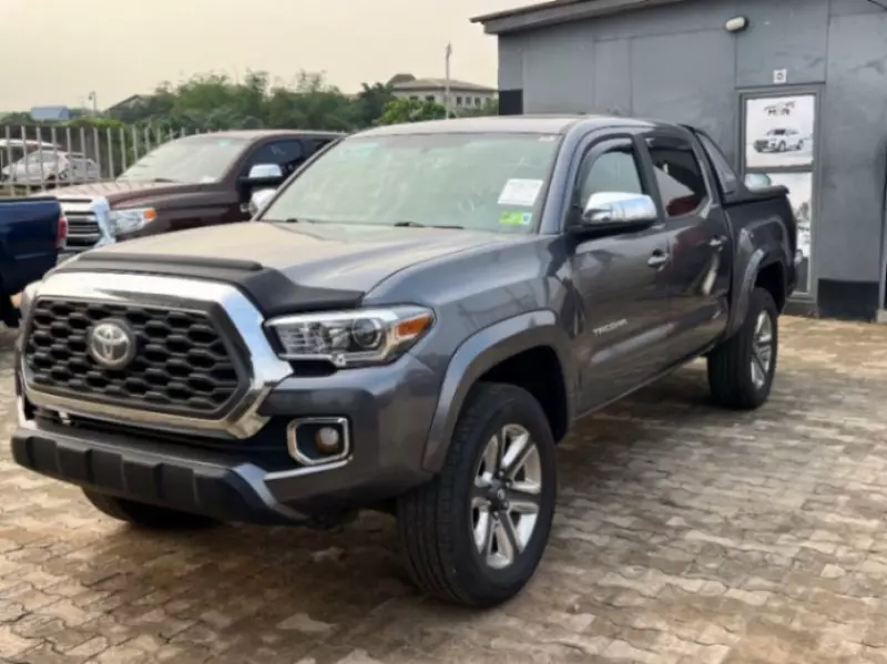 Toyota Tacoma   - 2017