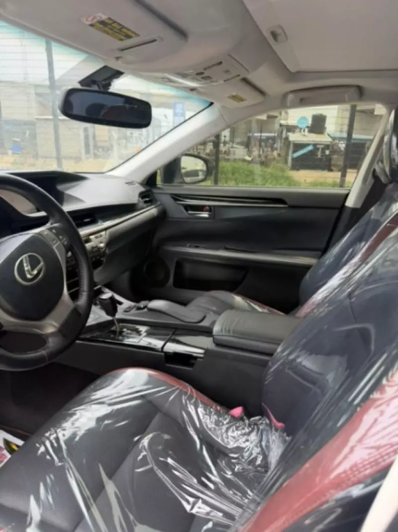 Lexus ES   - 2015