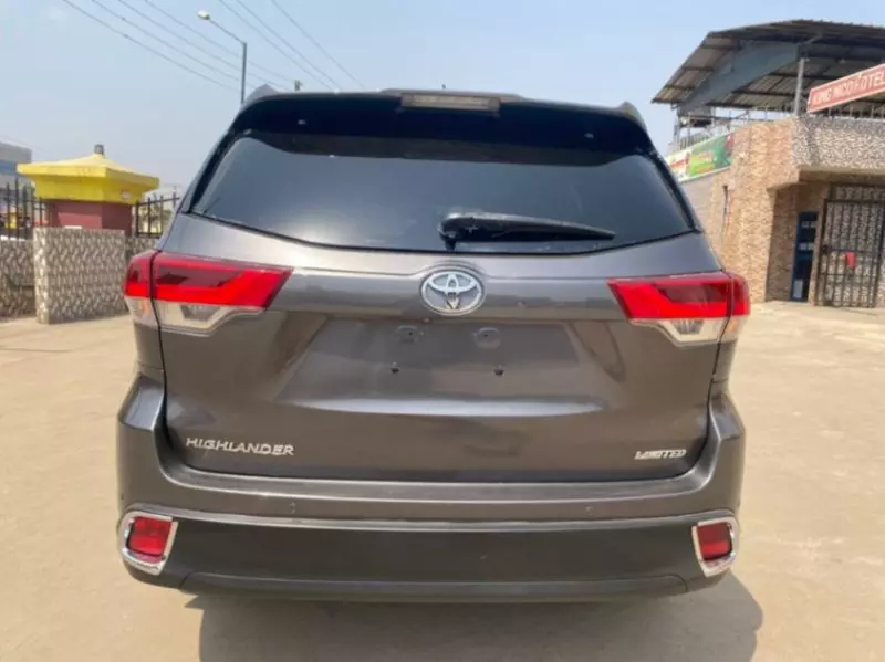 Toyota Highlander   - 2015