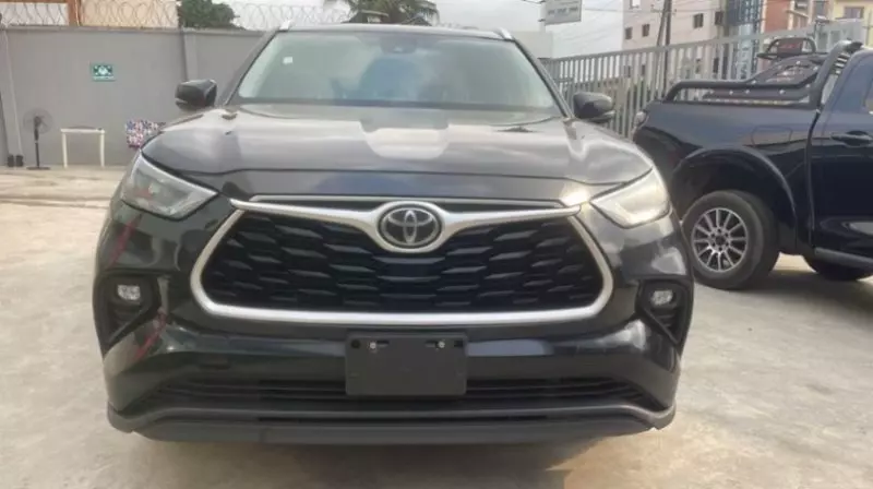 Toyota Highlander   - 2020