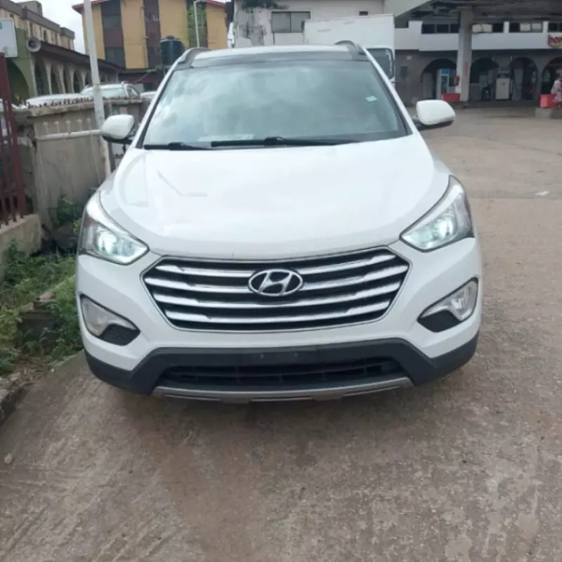 Hyundai Santa Fe   - 2015