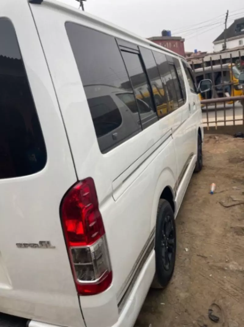 Toyota Hiace   - 2007