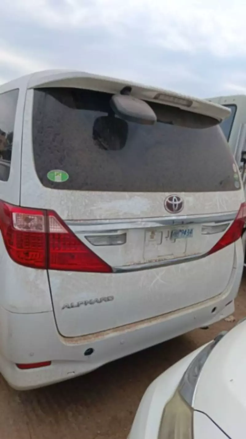 Toyota Alphard   - 2012