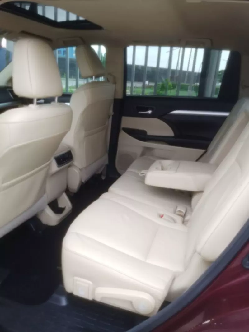 Toyota Highlander   - 2016