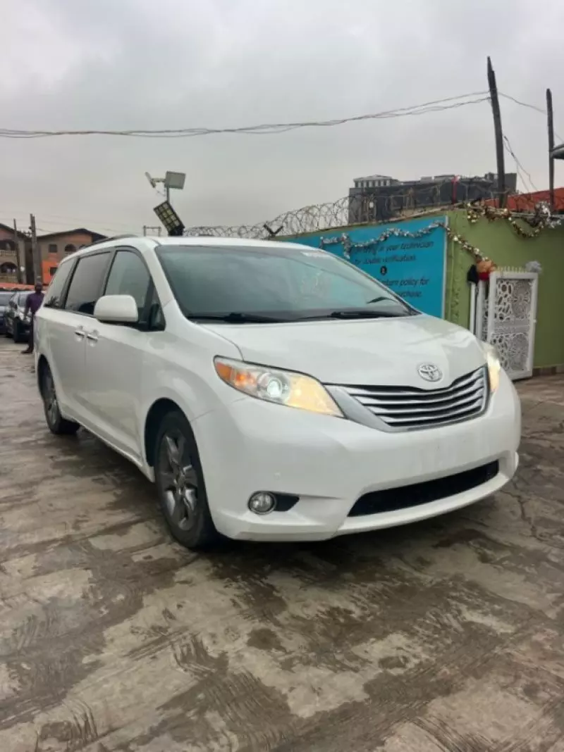Toyota Sienna   - 2012