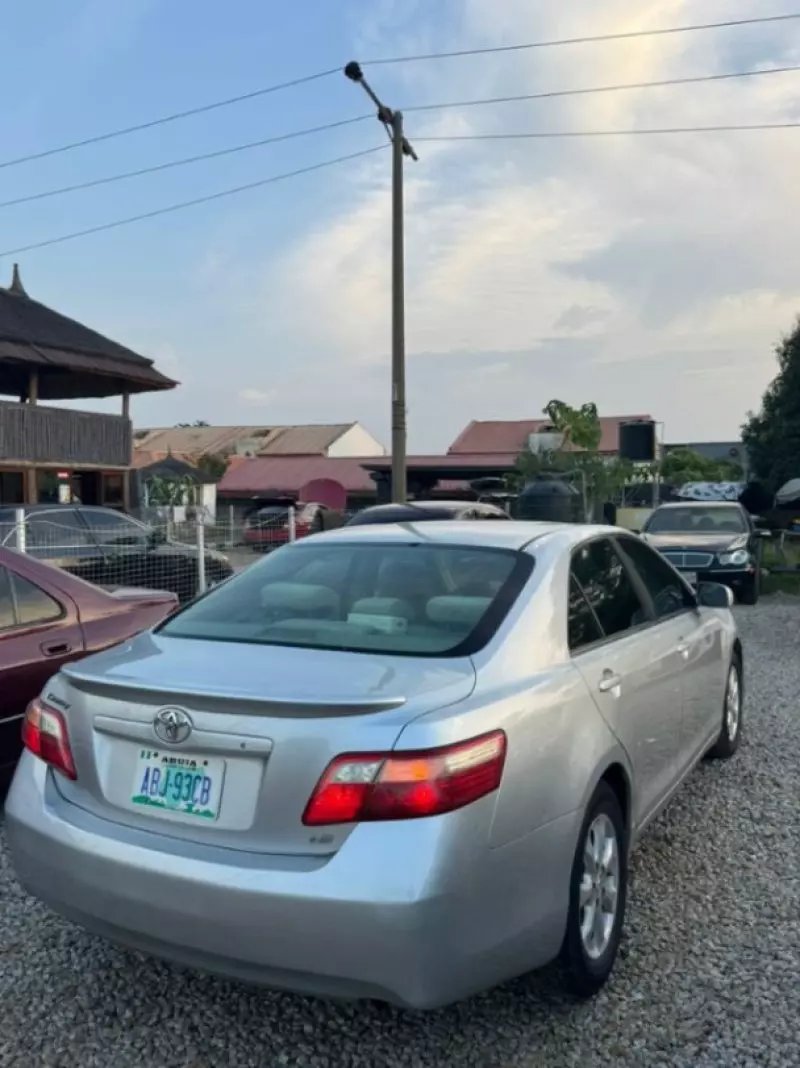 Toyota Camry   - 2009