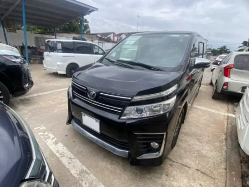 TOYOTA Voxy    - 2016