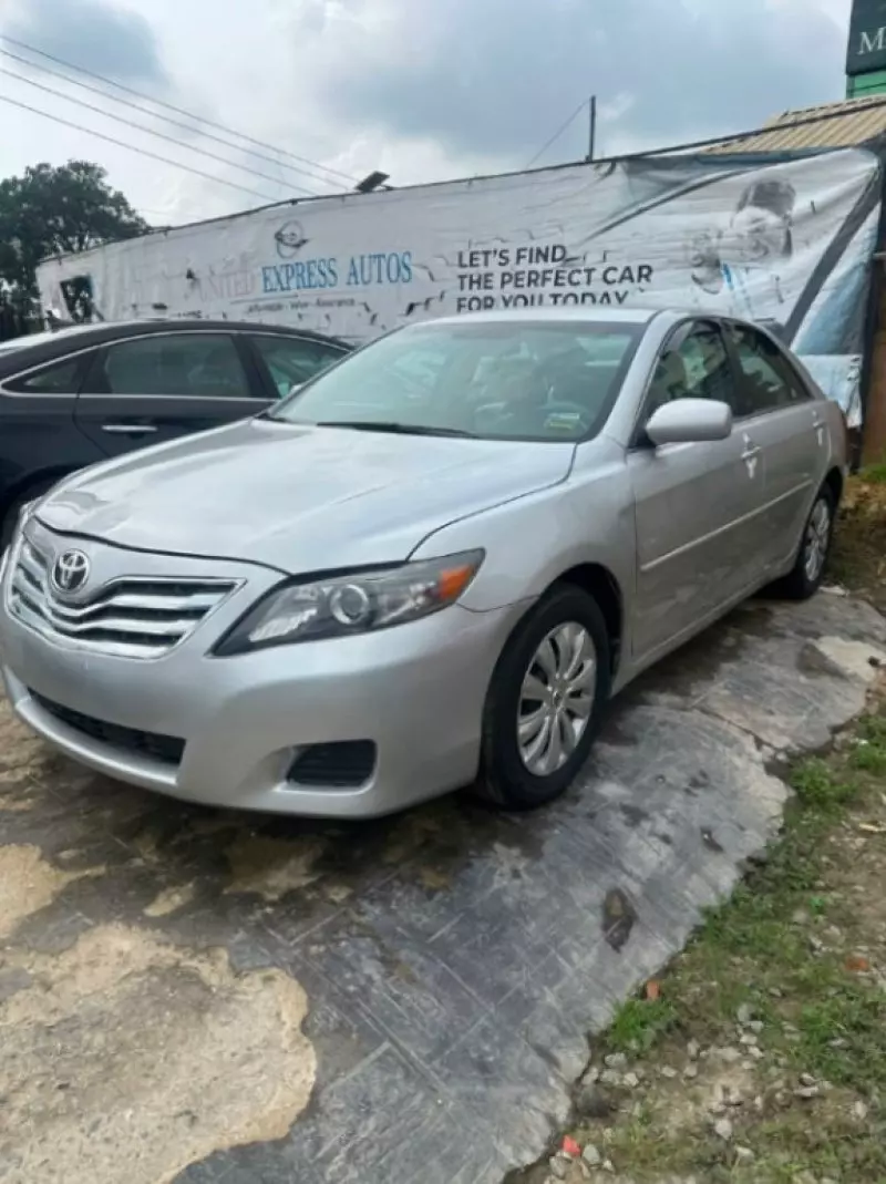 TOYOTA Camry   - 2010