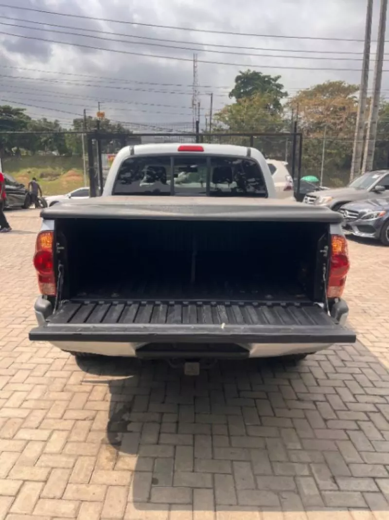 Toyota Tacoma   - 2005