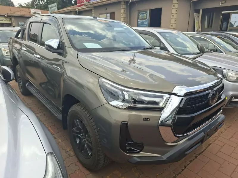 Toyota Hilux   - 2022
