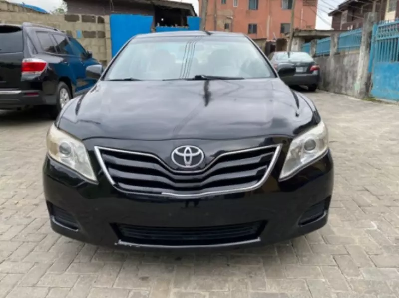 Toyota Camry   - 2011