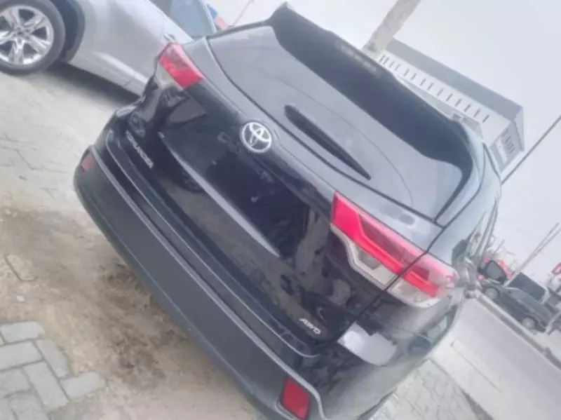 Toyota Highlander   - 2019