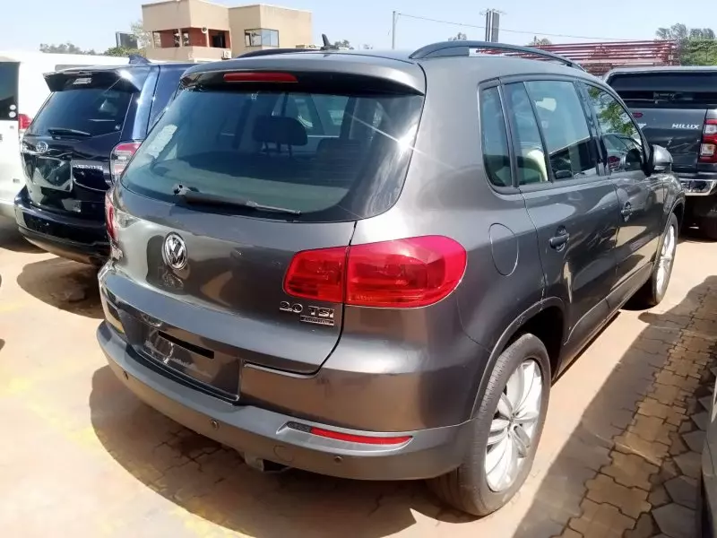 Volkswagen Tiguan   - 2013