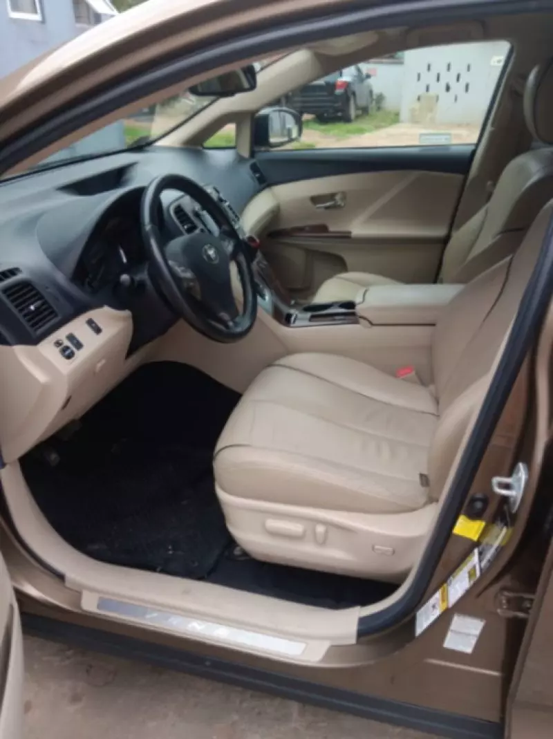 Toyota Venza   - 2011