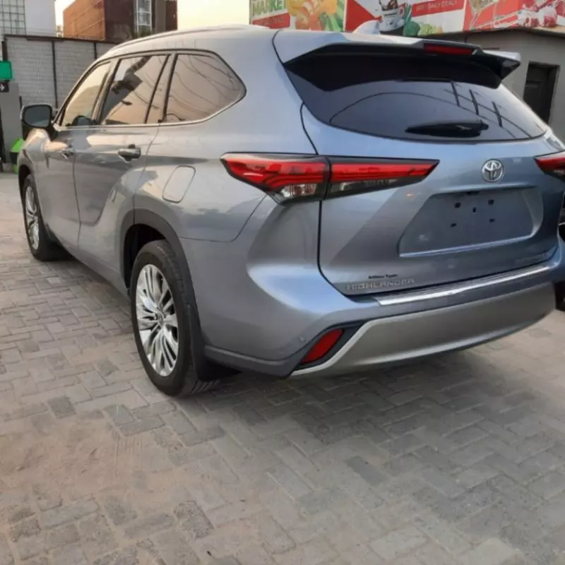 Toyota Highlander   - 2020