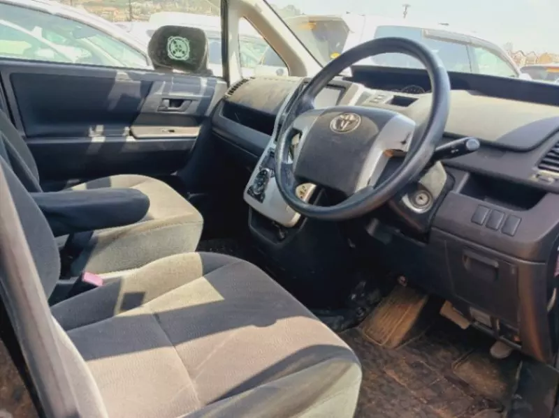 TOYOTA Noah   - 2012