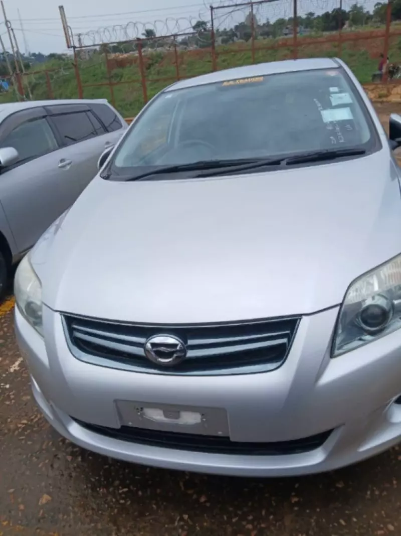 Toyota Fielder    - 2012