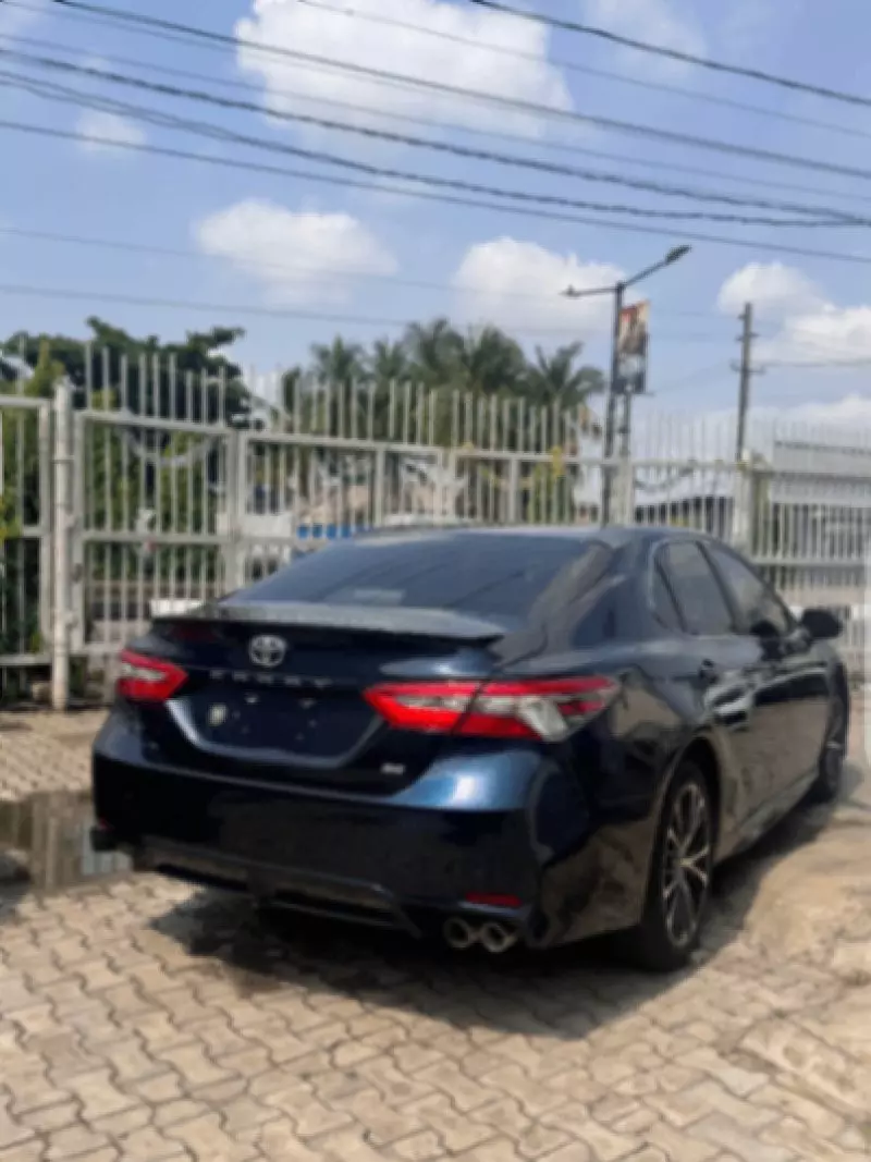 Toyota Camry   - 2018
