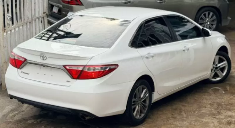 TOYOTA Camry - 2015
