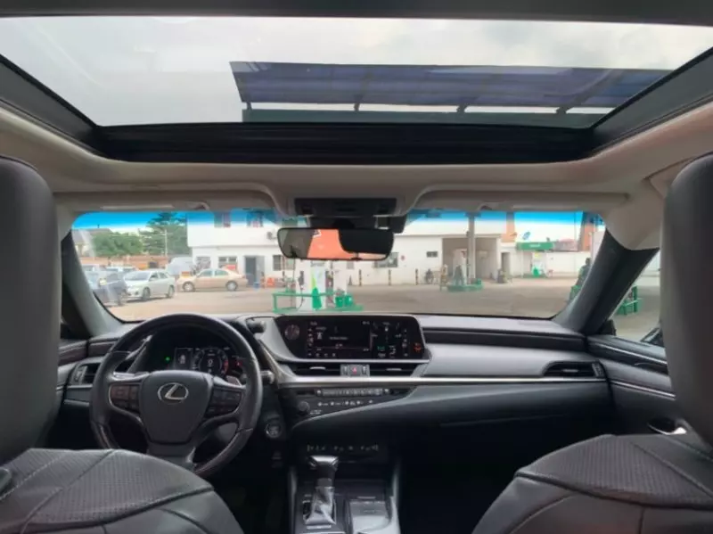 Lexus ES   - 2019
