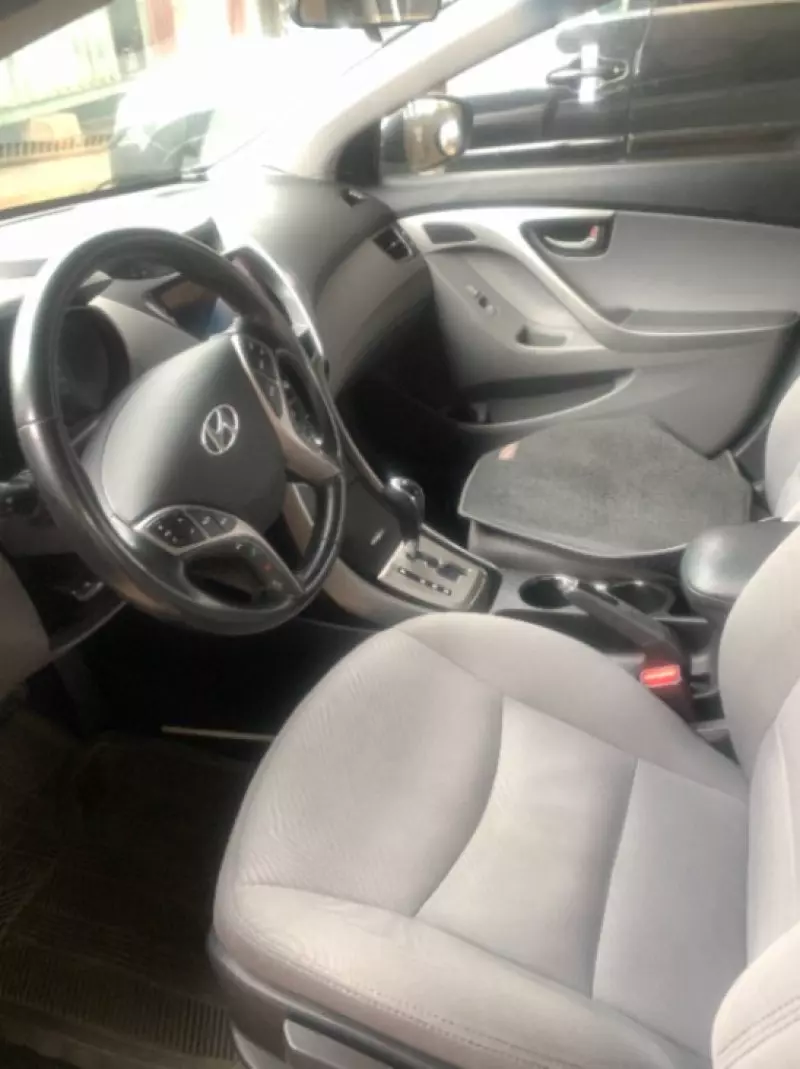 Hyundai Elantra   - 2013