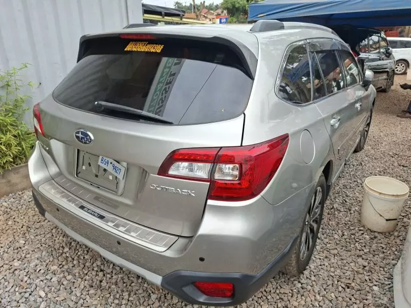 Subaru Outback   - 2015