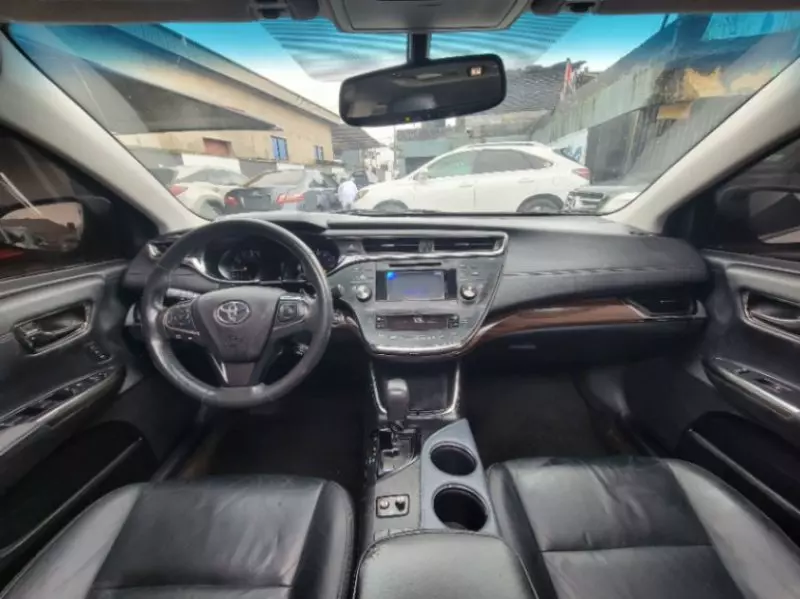 Toyota Avalon   - 2013