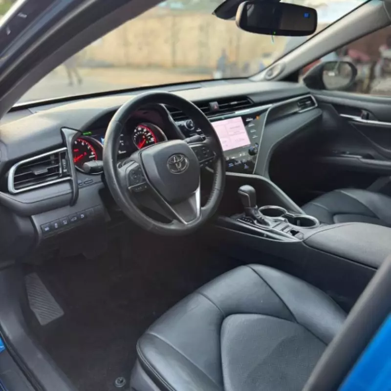 Toyota Camry - 2018