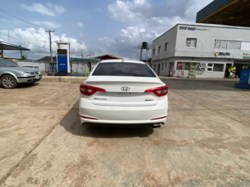 Hyundai Sonata   - 2015