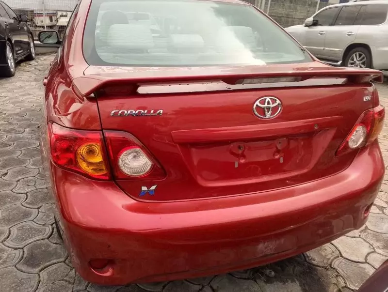 Toyota Corolla   - 2009