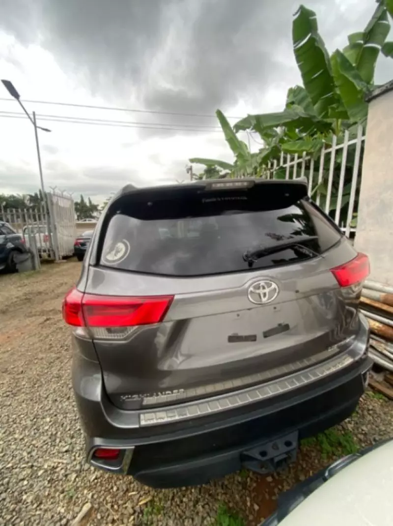 TOYOTA Highlander   - 2018