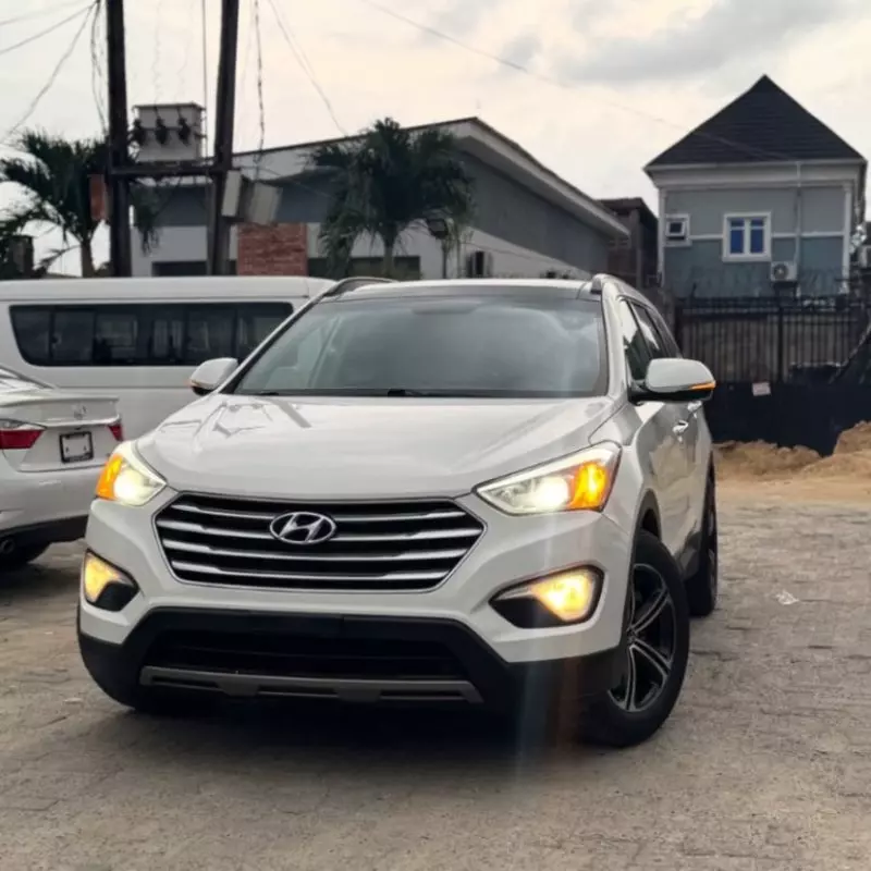 Hyundai Santa Fe   - 2015