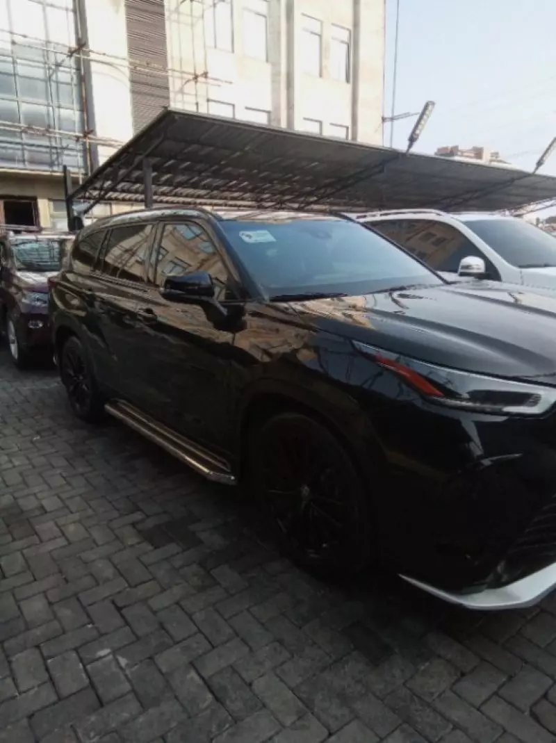 Toyota Highlander   - 2023