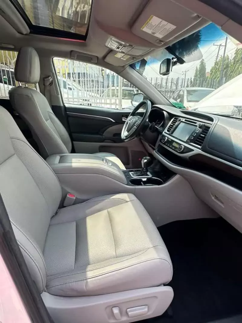 Toyota Highlander   - 2016