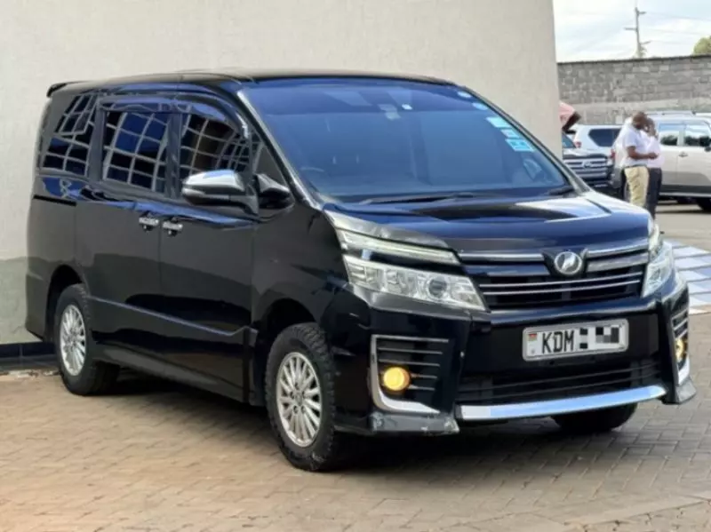 TOYOTA Voxy    - 2016