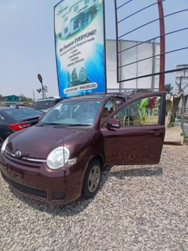 TOYOTA Sienta   - 2010