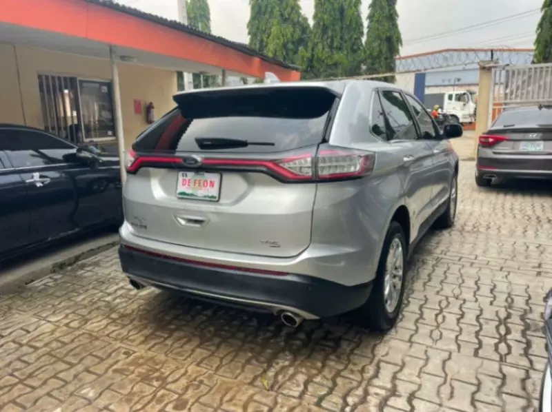 Ford Edge   - 2016