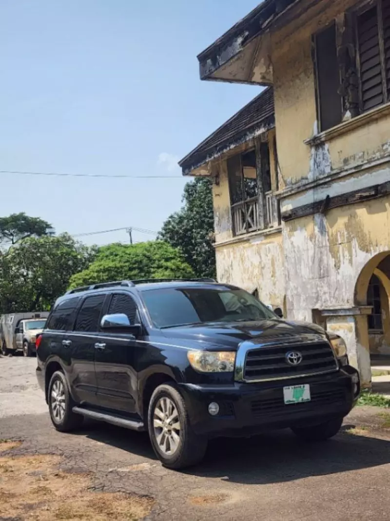 Toyota Sequoia   - 2010