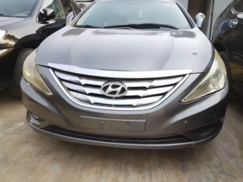 Hyundai Sonata   - 2012