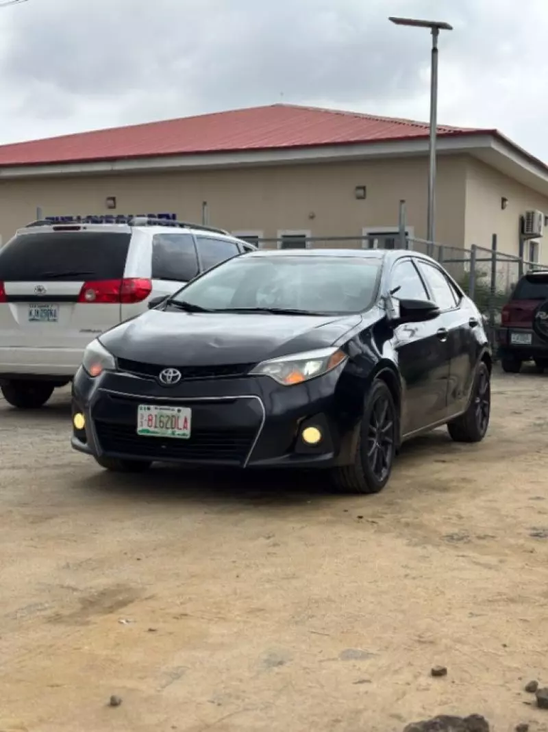 Toyota Corolla   - 2013