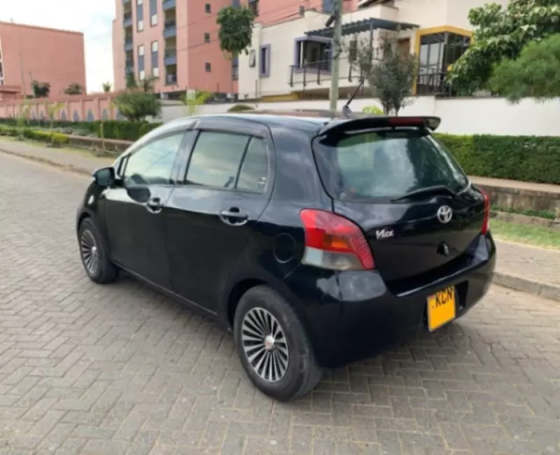 TOYOTA Vitz   - 2010