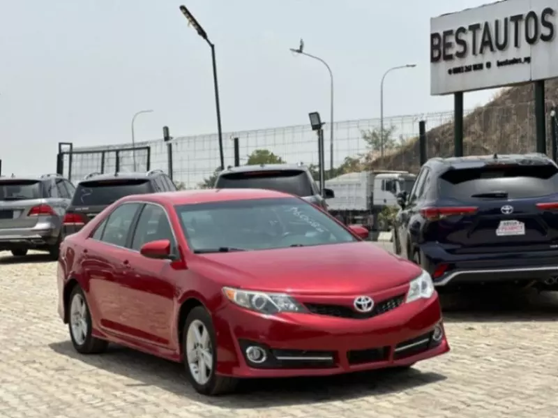 TOYOTA Camry   - 2012