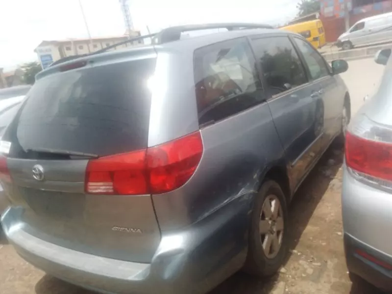 TOYOTA Sienna - 2004