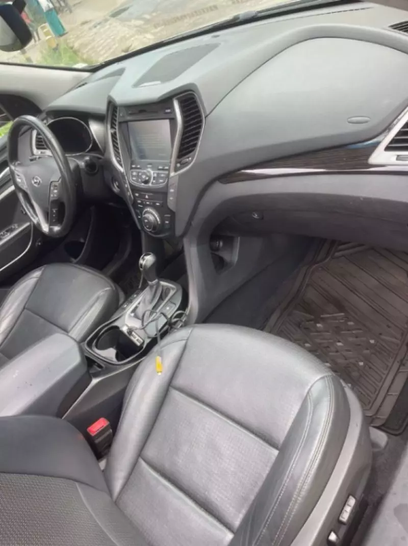 Hyundai Santa Fe   - 2014